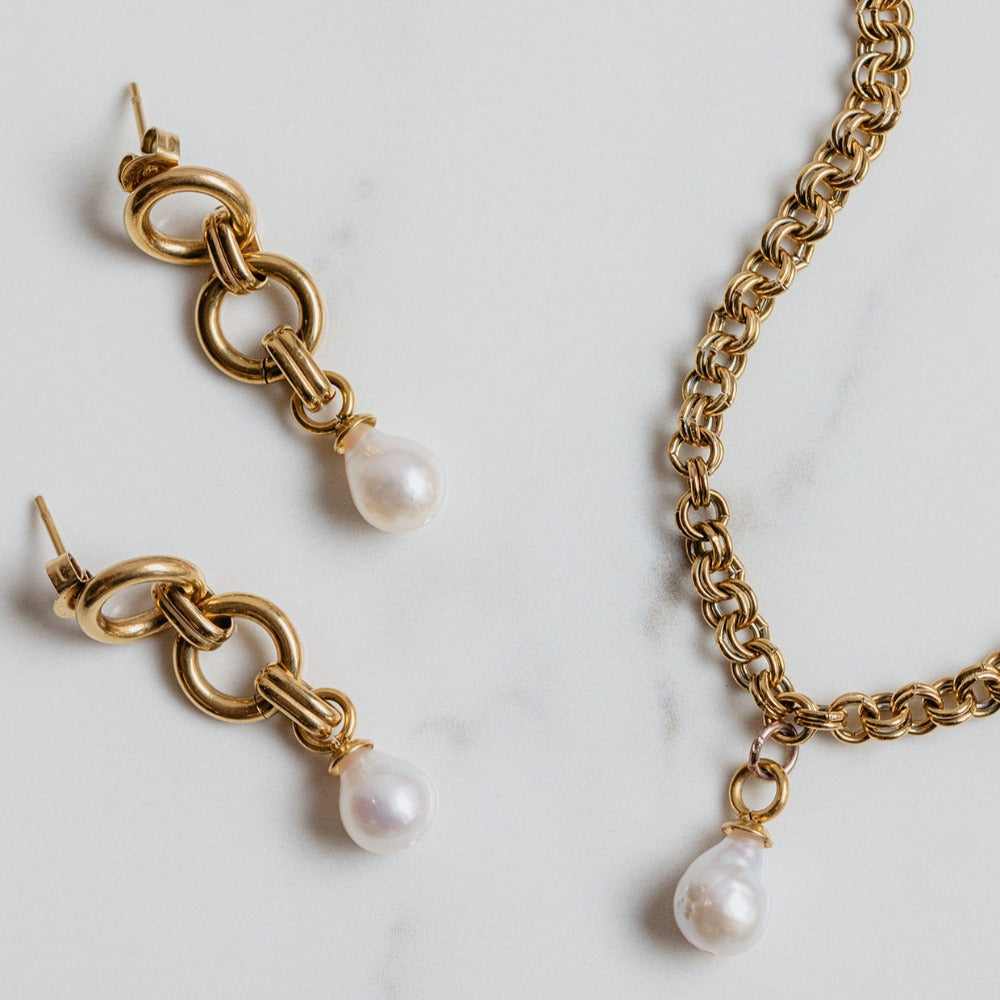 LUXE Chain & Pearl Necklace