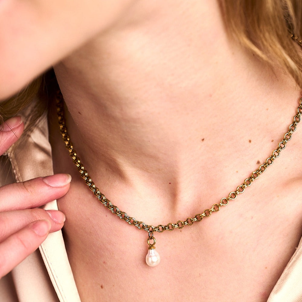 LUXE Chain & Pearl Necklace